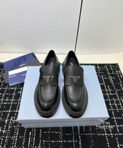 代购级Prad普拉达 24ss 秋冬 厚底三角标乐福鞋 时尚厚底休闲乐福鞋 独到味道,人人都爱也轻松 352