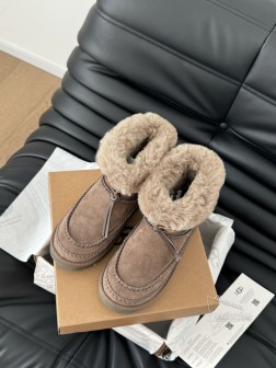 顶级版本 UGG雪地靴每年秋冬必备的单品 鞋面羊皮皮毛一体绒面羊毛 内里全真羊毛 原版大底!Size 896