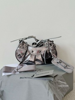 Balenciaga xscm Le Cagole 油蜡皮银灰色半月包 饺子包 机车包 软皮顶级A货