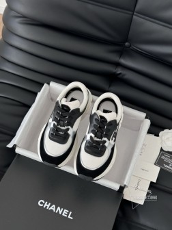 Chanel 25C新款熊猫运动休闲鞋百搭小白鞋 款式搭配不会出错撞色搭配活力满满啊 侧面压印log 201