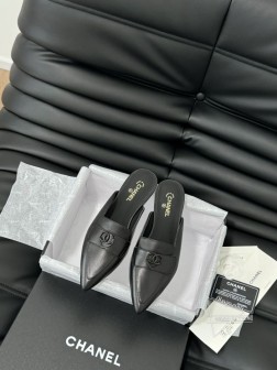 Chanel 25C新款爱心扣尖头单鞋绝美玛丽珍系列 很难不爱鞋面麂皮漆皮 内里羊皮 真皮大底原版开 930