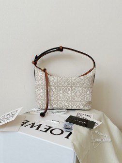 LOEWE cubi小号白棕大花手袋，低调慵懒风，双长度手柄