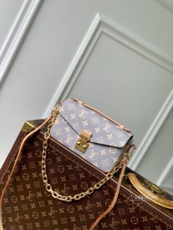 LV M12429 Pochette Métis East West 手袋 Monogram材质设计