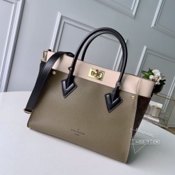 LV M53823 On My Side 手袋 拼接细粒面小牛皮 + Monogram 帆布