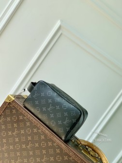 LV M83112 黑花 化妆包 Locker Dopp Kit 顶级复刻 Monogram