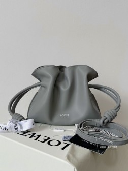 LOEWE 福袋 flamenco 小号灰色 皮质 新版 抽绳调节 大容量
