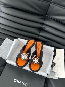 Chanel Vintage中古系列大标凉鞋简约而不简单的款,上脚特别显脚细。鞋面定制面,内里垫脚羊 491