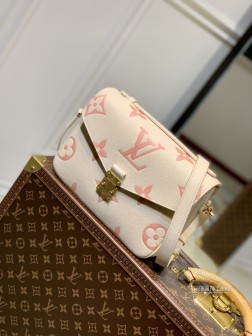 LV M45573 Pochette Métis 手袋 白色粉印 本款 粒面皮革