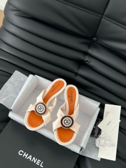 Chanel Vintage中古系列大标凉鞋简约而不简单的款,上脚特别显脚细。鞋面定制面,内里垫脚羊 494