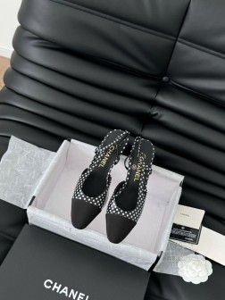 Chanel 经典slingback后空凉鞋前几年一直在做这个款今年我们还是重新购版,再次精细cop 739