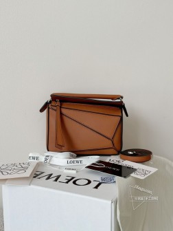 Loewe Puzzle Mini 18cm 平纹棕色手提包 A货