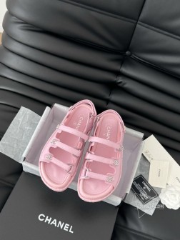 发泡大底版本 Chanel 25新魔术贴凉鞋版面!顶级对版货!所有的颜色我家都有!鞋面进口面料,垫脚 453