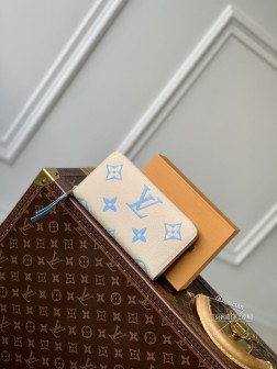 LV M69794 CRAFTY ZIPPY 拉链钱夹 雾霾蓝 柔粒软面牛皮 12卡位
