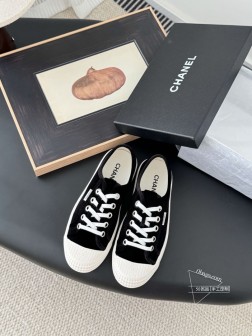 配白色飞机盒Chanel 25C隐藏款休闲小白鞋!Vintage感满满,中古复刻款get啦~小白鞋适 46