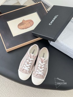 配白色飞机盒Chanel 25C隐藏款休闲小白鞋!Vintage感满满,中古复刻款get啦~小白鞋适 52