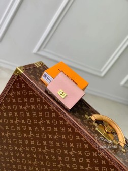 LV M82640经典Dauphine粉短款钱夹,Monogram帆布与Reverse材质