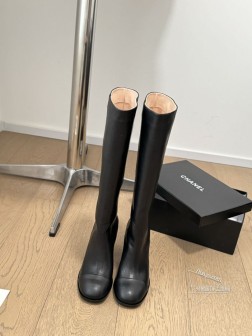 Chanel 24B秋冬新款靴!这双最新款的靴子太好看啦 最上面筒靴旁边的小logo给整体增加了小细 929