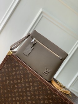 LV M11485 Takeoff Pouch Aerogram 牛皮磨卡棕款 轻盈设计