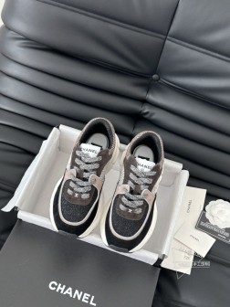 Chanel 25C新款熊猫运动休闲鞋百搭小白鞋 款式搭配不会出错撞色搭配活力满满啊 侧面压印log 166