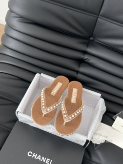 Chanel 25C新品夹脚人字拖鞋!这一系列这真的是绝了 怎么会这么美!夏天真的是无敌搭配可盐可甜 1004
