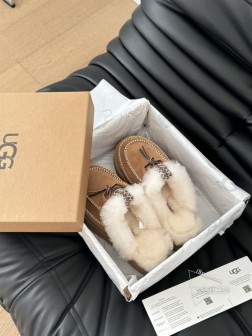 顶级版本 UGG雪地靴每年秋冬必备的单品 鞋面羊皮皮毛一体绒面羊毛 内里全真羊毛 原版大底!Size 901