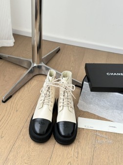 Chanel 小香24K新品短靴原版11复刻 经典中的经典无论搭配裤装还是裙装都是完美小圆头的设计很 1300