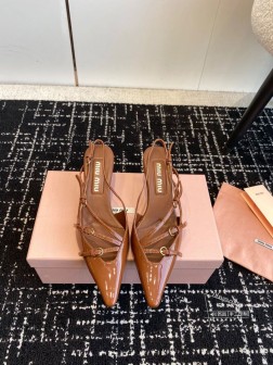 代购级MIU MI缪缪 2024早春新款后空凉鞋超级仙女 真的好甜再次击中少女心 柔软的鞋子,让所有 374