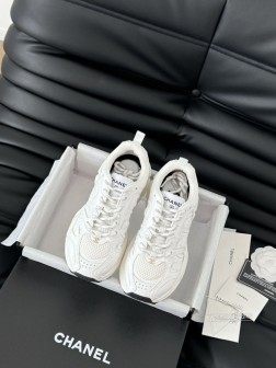 Chanel 25C新款熊猫运动休闲鞋百搭小白鞋 款式搭配不会出错撞色搭配活力满满啊 侧面压印log 190