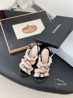 Chanel Vintage中古系列凉鞋简约而不简单的款,上脚特别显脚细。鞋面定制面,内里垫脚羊皮, 33