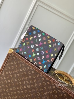 LV M13746 黑彩 村上隆 Monogram帆布化妆盒 宽敞内部