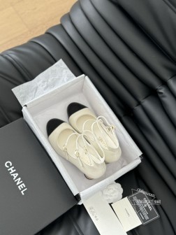 Chanel 24B走秀款玛丽珍单鞋简约又不失甜美俏皮!鞋头经典拼色简约易搭,搭配一字带更加跟脚。内 1393