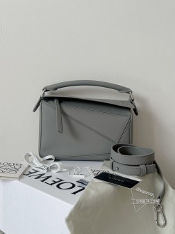 puzzle 24cm 小号平纹珍珠灰手袋