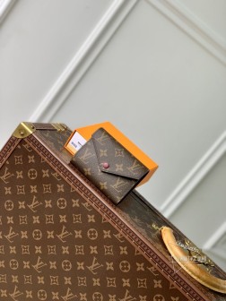 LV M41938 钱夹 Monogram 帆布 紫红色 皮扣设计