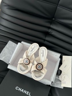 Chanel Vintage中古系列大标凉鞋简约而不简单的款,上脚特别显脚细。鞋面定制面,内里垫脚羊 493