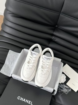 Chanel 24K新款运动休闲鞋百搭小白鞋 款式搭配不会出错撞色搭配活力满满啊 侧面注塑logo 1226