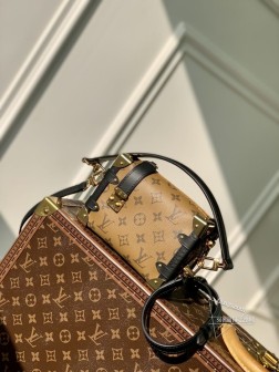LV M46815 黄花 Side Trunk PM 手袋 经典 Monogram 老花 Box 形状