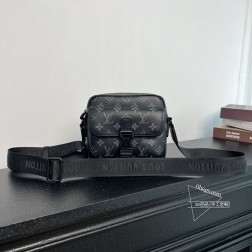Louis Vuitton 12518 新款邮差包 黑色LV快拆搭扣 经典大气