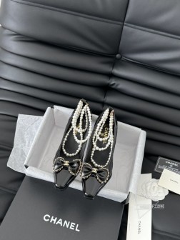 Chanel 24B秋冬新款靴!这双最新款的靴子太好看啦 最上面筒靴旁边的小logo给整体增加了小细 1285