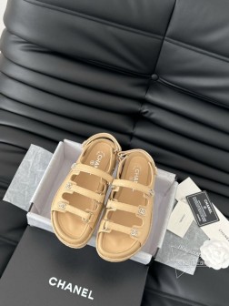 发泡大底版本 Chanel 25新魔术贴凉鞋版面!顶级对版货!所有的颜色我家都有!鞋面进口面料,垫脚 455