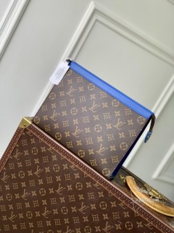 LV M12820 Pochette Voyage 中号手拿包 Monogram材质