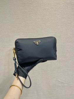 Prada普拉达 1NS693手包 进口尼龙 白叻五金 三角形徽标 价格