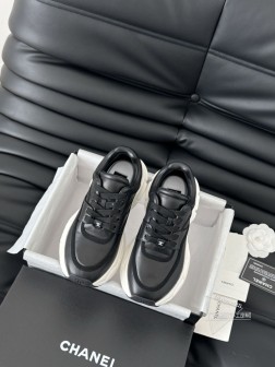 Chanel 25C新款熊猫运动休闲鞋百搭小白鞋 款式搭配不会出错撞色搭配活力满满啊 侧面压印log 205