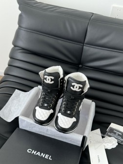 Chanel 24K早秋新款菱格熊猫板鞋!香奈儿的新款熊猫板鞋就是香~米黑搭配也是经典色泽,让整体颜 1301