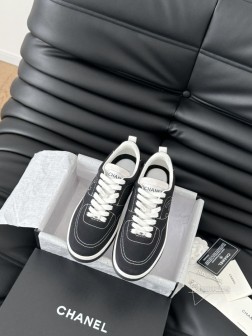 Chanel 25C新款运动休闲鞋百搭小白鞋 款式搭配不会出错撞色搭配活力满满啊 侧面刺绣logo 993