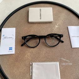 Ron 系列 Ron型号为GENTLE MONSTER2024光学系列BOLD产品。该系列以全新视角诠释光学廓形，呈现出独具先锋感与未来感的设计风格。圆形前框线条柔和，营造出整体廓形的氛围感。镜腿线条平滑流畅，末端自然收窄。BOLD特有标识巧妙融于镜框与镜腿之中，精致细节尽显品牌独特审美。正面 .1mm, 镜脚 147.7mm宽度 46mm, 高度 39.8mm鼻梁 24mm秘特殊渠道货源秘㊣配图片最新白色独家全套包装(礼品袋+发票+外盒+内盒+眼镜布+磨砂镜腿袋)