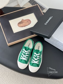 配白色飞机盒Chanel 25C隐藏款休闲小白鞋!Vintage感满满,中古复刻款get啦~小白鞋适 55