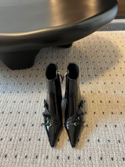 独家高版 miumi 缪缪 24ss小猫跟尖头短靴俏皮可爱性感聚集一身 小猫跟的设计太友好了 裸 711