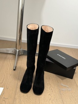 Chanel 24B秋冬新款靴!这双最新款的靴子太好看啦 最上面筒靴旁边的小logo给整体增加了小细 927