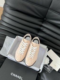 Chanel 24K新款运动休闲鞋百搭小白鞋 款式搭配不会出错撞色搭配活力满满啊 侧面注塑logo 1222