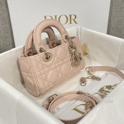 迪奥 CD-JOY 16CM 胭脂粉采用进口羊皮精心制作时髦典雅的设计经久不衰超迷你包型款式搭配一条短肩带一条长肩带，可单肩，斜挎，手提，时尚百搭，精致可爱～尺寸：1695